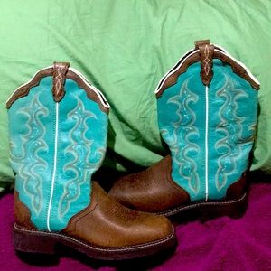 Ladies Western wear Justin brand, gypsy collection cowboy boots